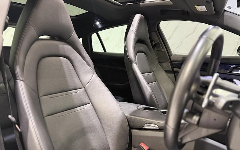 Used Porsche Panamera 330 HP (242 kW) 2022 Hatchback