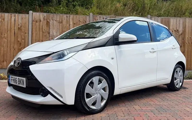 Used Toyota Aygo X-play 69 HP (50 kW) 2016 White Hatchback