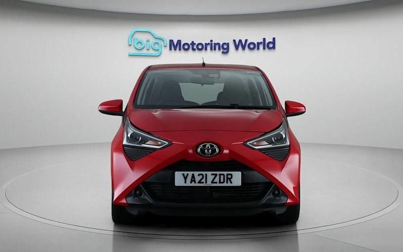 Used Toyota Aygo X-play 72 HP (52 kW) 2021 Red Hatchback