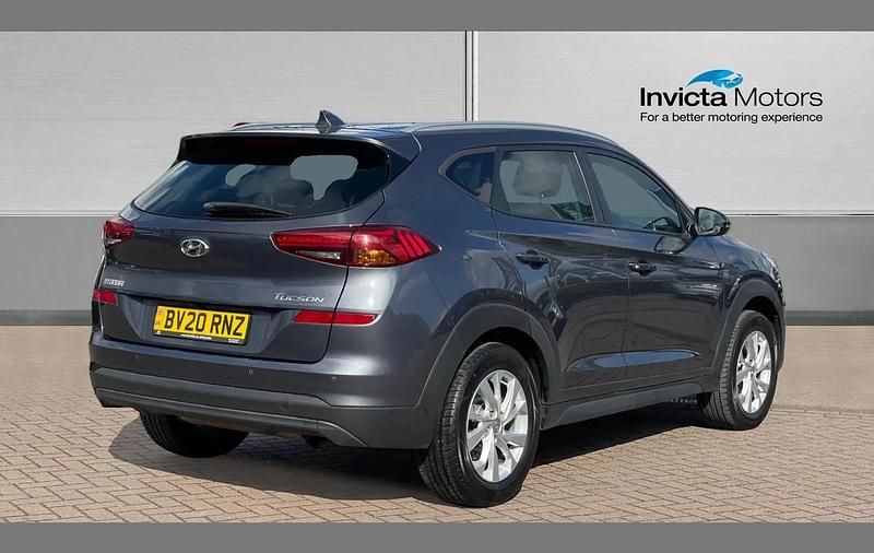 Usado Hyundai Tucson SE 132 CV (97 kW) 2020 Gris SUV