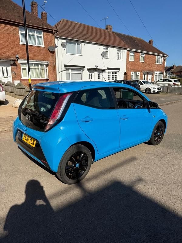 Used Toyota Aygo X-cite 69 HP (50 kW) 2016 Blue Hatchback