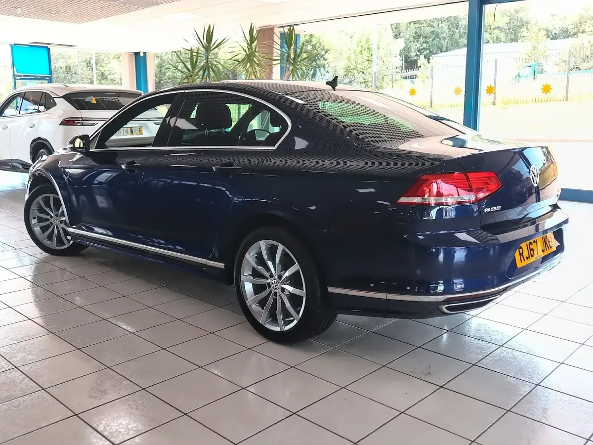 Used VW Passat R-line 190 HP (139 kW) 2018 Blue Sedan