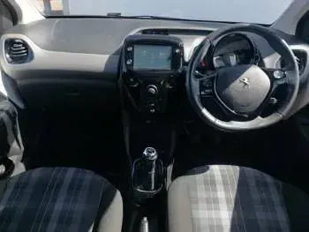 Używany Peugeot 108 Allure 72 KM (52 kW) 2019 Biały Hatchback