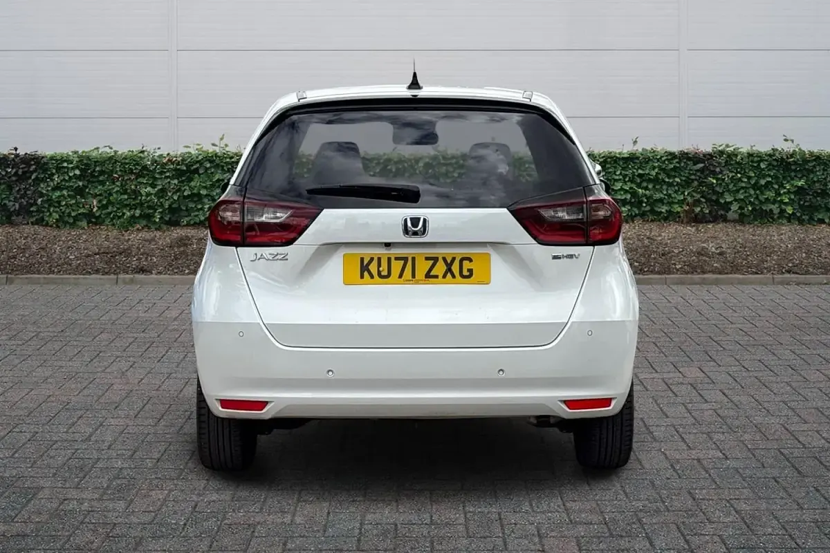 Second-hand Honda Jazz Hybrid 109 CP (80 kW) 2021 Alb Hatchback