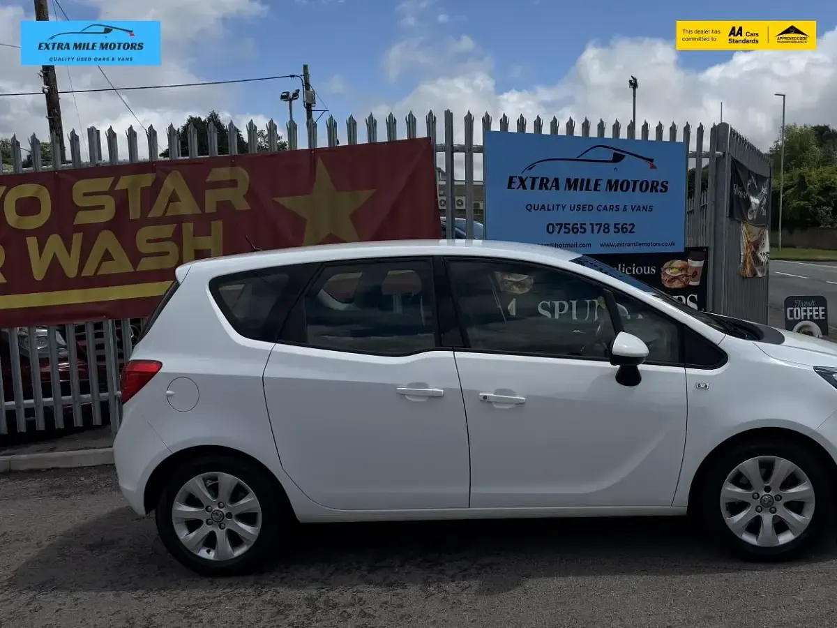 Used Vauxhall Meriva 99 HP (72 kW) 2017 White MPV