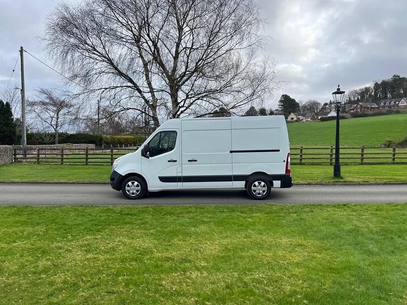 Used Nissan Interstar Tekna 150 HP (110 kW) 2023 White Van