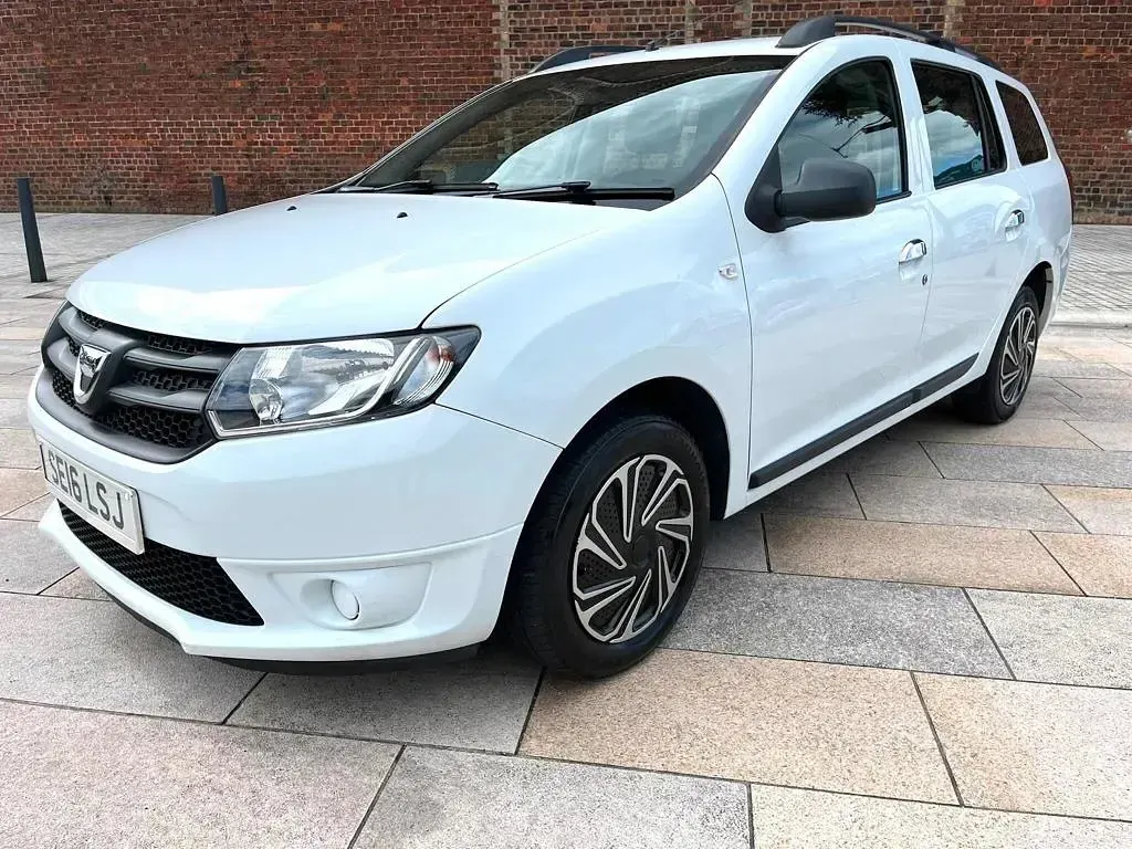 Used Dacia Logan MCV Ambiance 90 HP (66 kW) 2016 White Estate