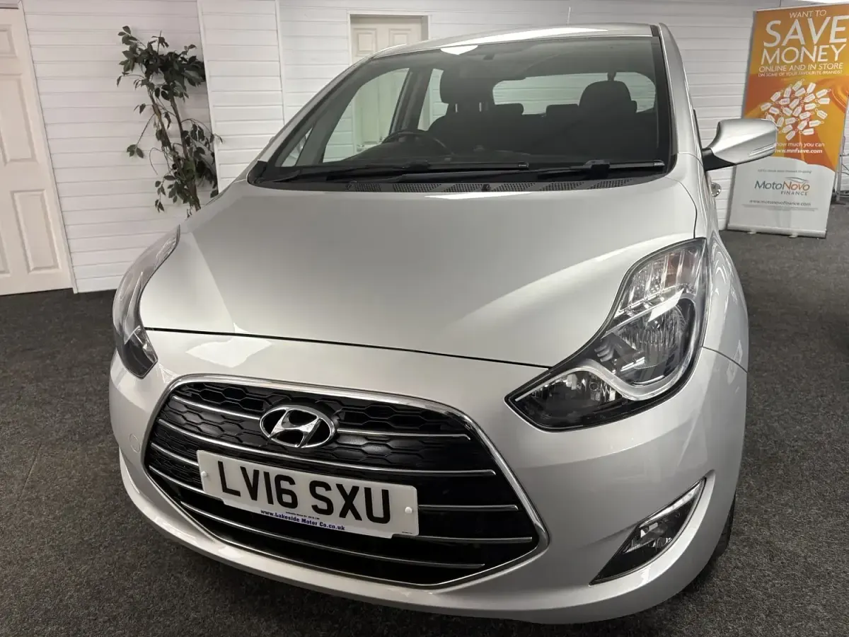 Used Hyundai ix20 SE 125 HP (91 kW) 2016 Silver Hatchback