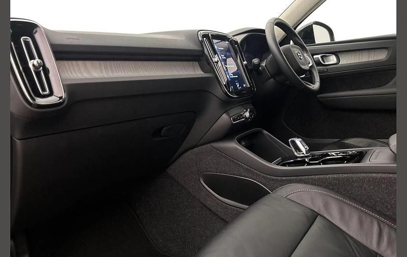 Used Volvo XC40 Inscription 161 HP (118 kW) 2021 Black SUV