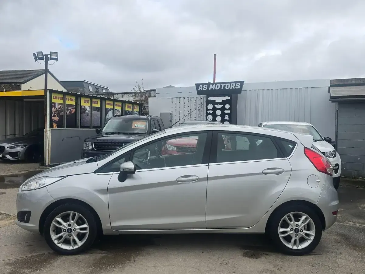 Used Ford Fiesta Zetec 82 HP (60 kW) 2015 Silver Hatchback