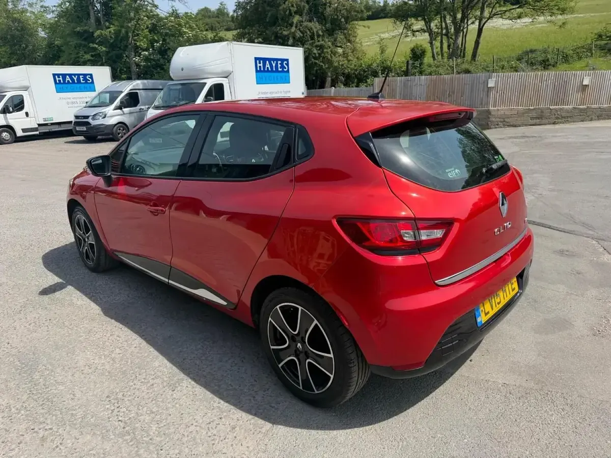 Used Renault Clio Dynamique 90 HP (66 kW) 2015 Red Hatchback