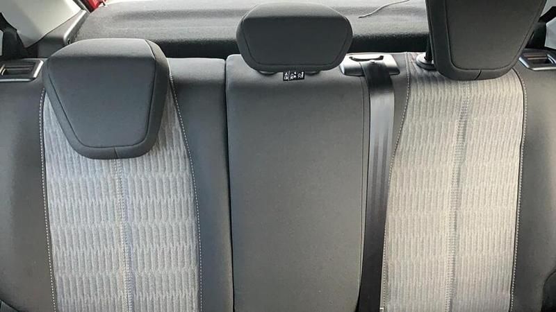 Used Vauxhall Corsa Design Edition 99 HP (72 kW) 2023 Red Hatchback