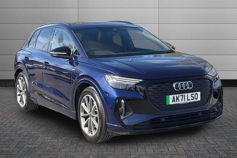 Used Audi Q4 e-tron Comfort 125 kW (170 HP) 2021 Navarra blue SUV