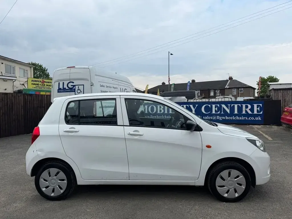 Used Suzuki Celerio 68 HP (50 kW) 2017 White Hatchback