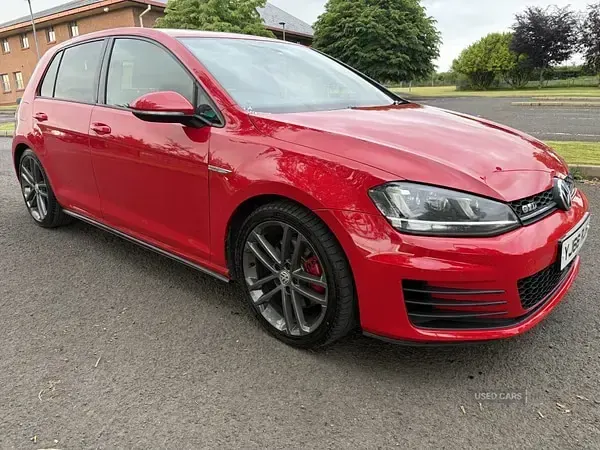 Used VW Golf VII GTD 184 HP (135 kW) 2017 Red Hatchback