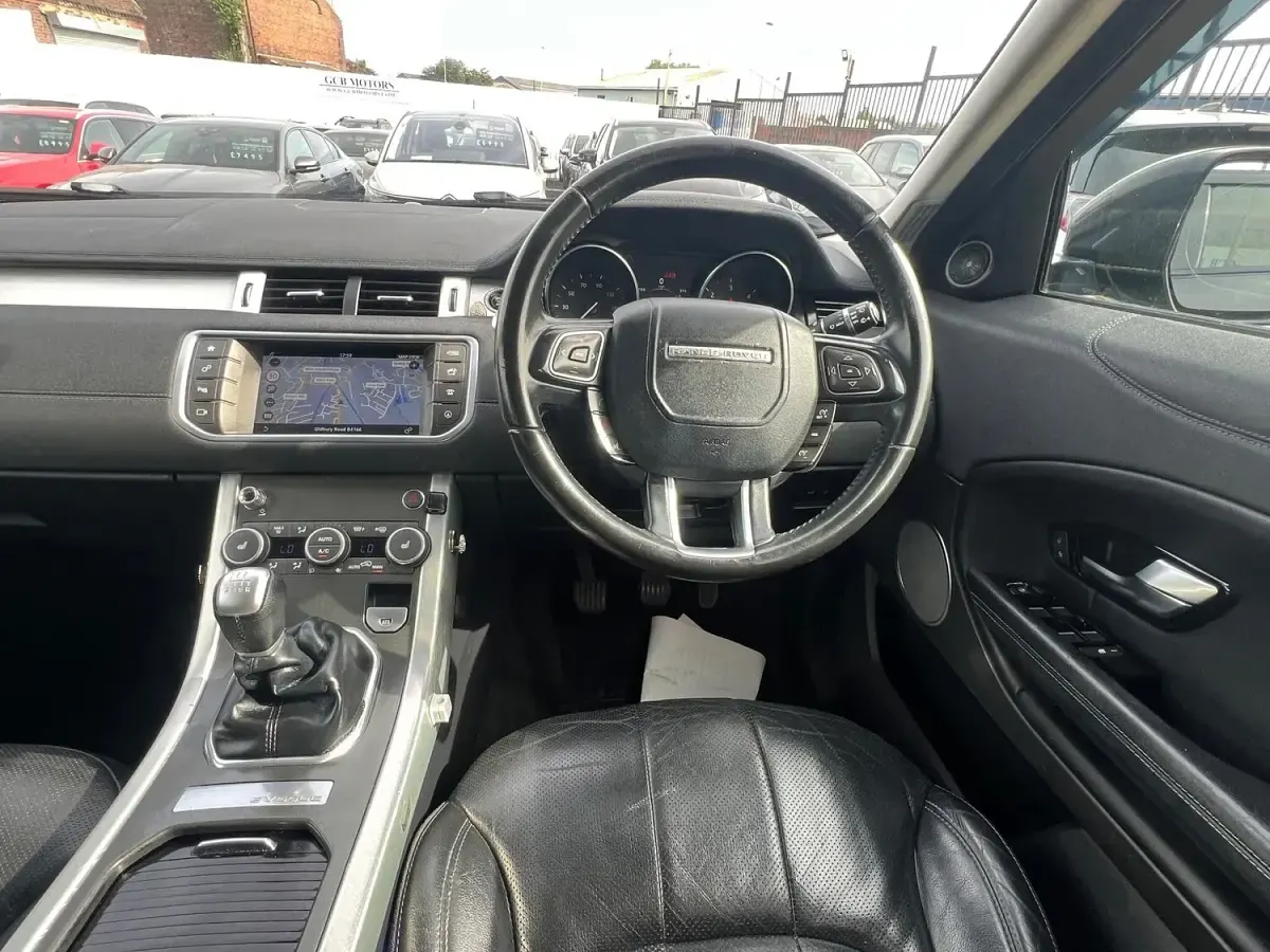 Used Land Rover Range Rover evoque SE 2017 Black Estate