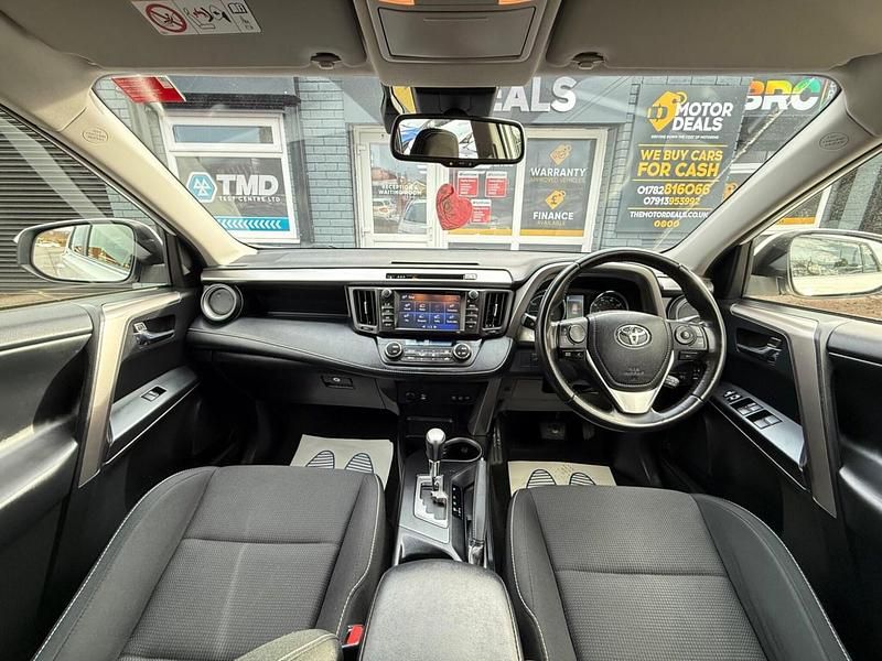 Used Toyota RAV4 Business Edition 197 HP (144 kW) 2017 White Estate