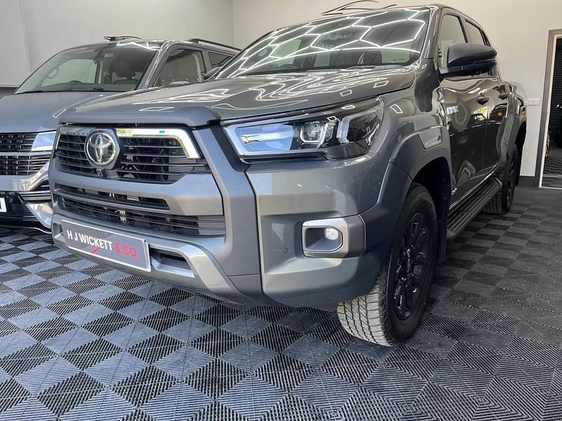 Bronze New 2025 Toyota HiLux Pickup | £36,995 (Fair price) - Image 1/4