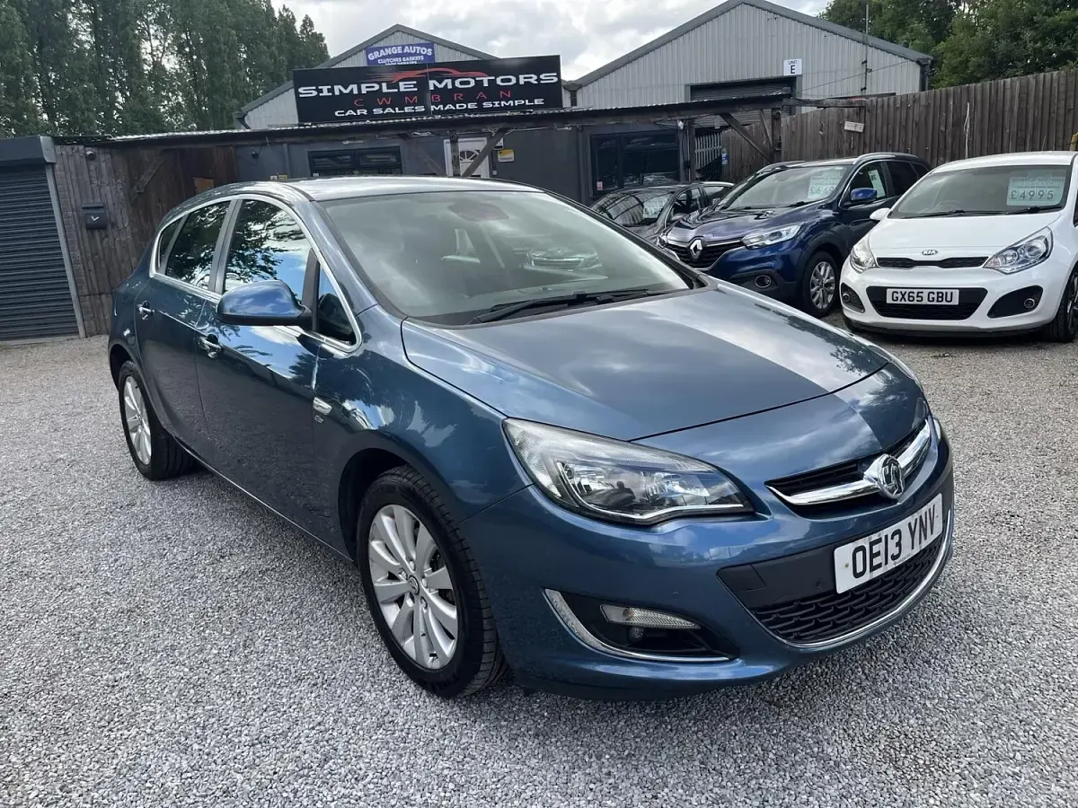 Used Vauxhall Astra Elite 165 HP (121 kW) 2013 Blue Hatchback