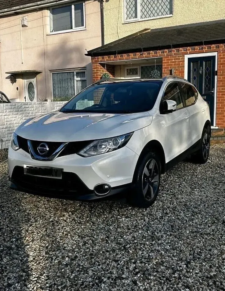 Used Nissan Qashqai N-Connecta 2016 White SUV