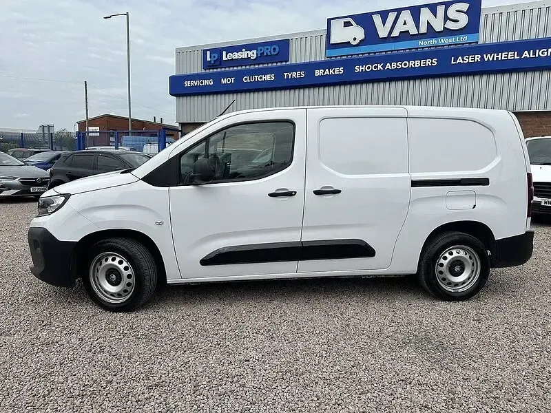 Used Vauxhall Combo 100 HP (73 kW) 2024 White MPV