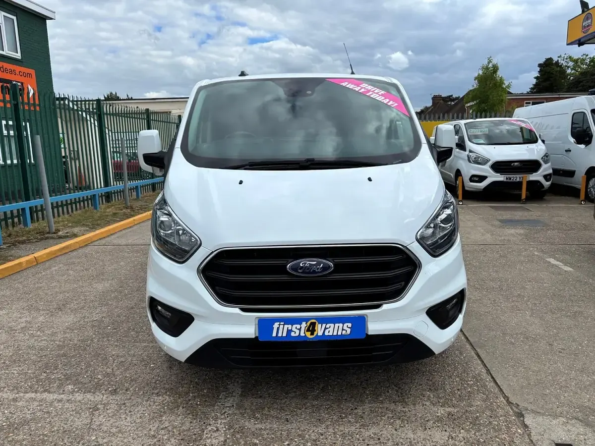 Used Ford Transit Custom Limited 130 HP (95 kW) 2023 White