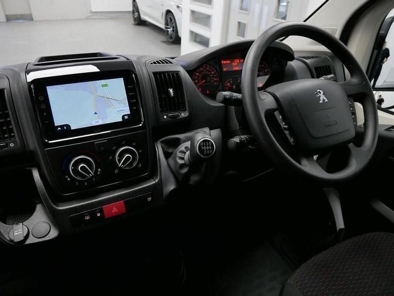 Image 3/4