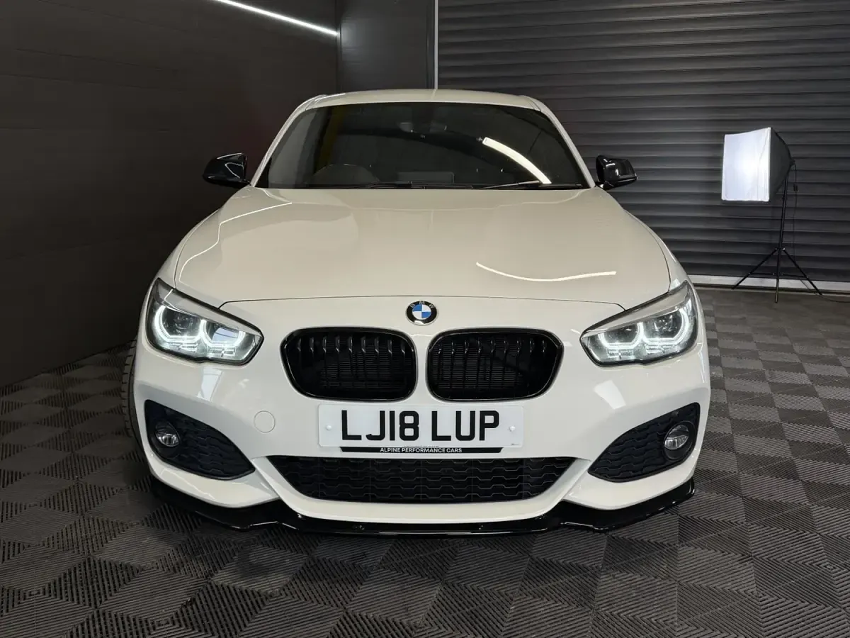 Begagnad BMW 120 M Sport 2018 Vit Halvkombi
