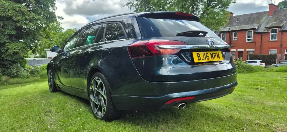 Used Vauxhall Insignia SRi 2016 Green Estate