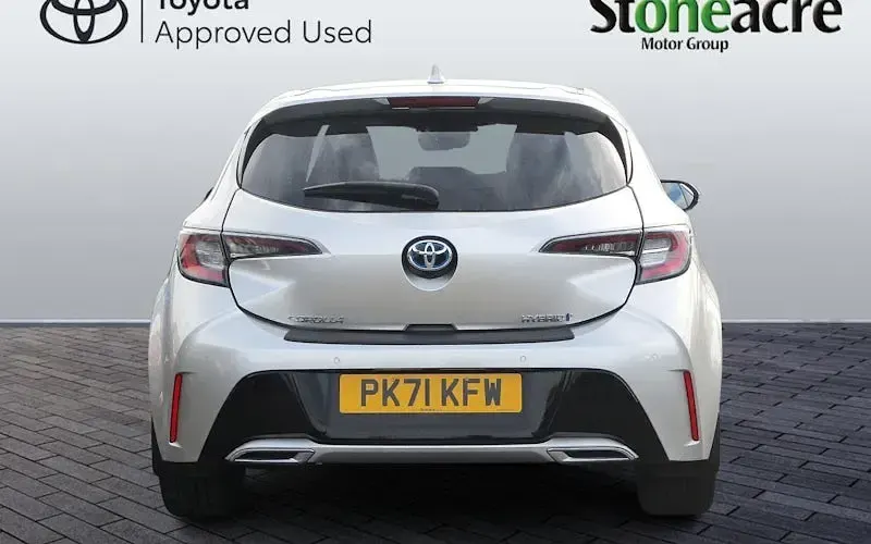 Used Toyota Corolla Design 184 HP (135 kW) 2022 Silver Hatchback