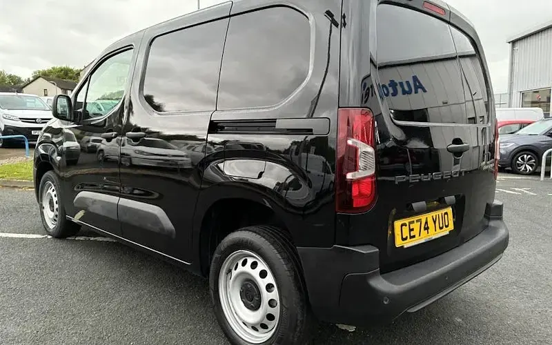 Used Peugeot Partner 102 HP (75 kW) 2025 MPV