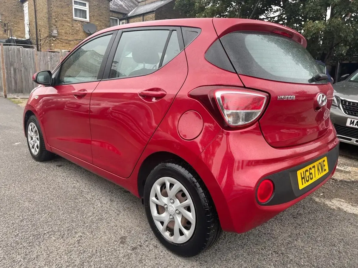 Begagnad Hyundai i10 SE 87 HK (63 kW) 2017 Röd Halvkombi