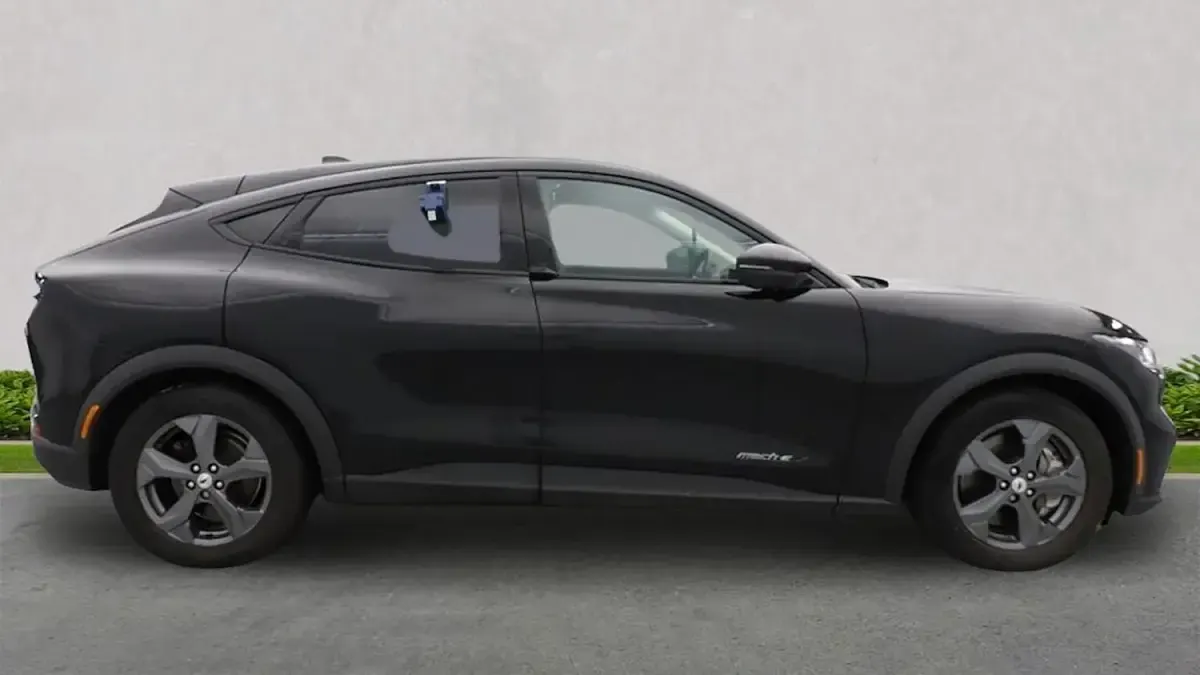 Usado Ford Mustang Mach-E Extended Range 216 kW (294 HP) 2023 Preto SUV