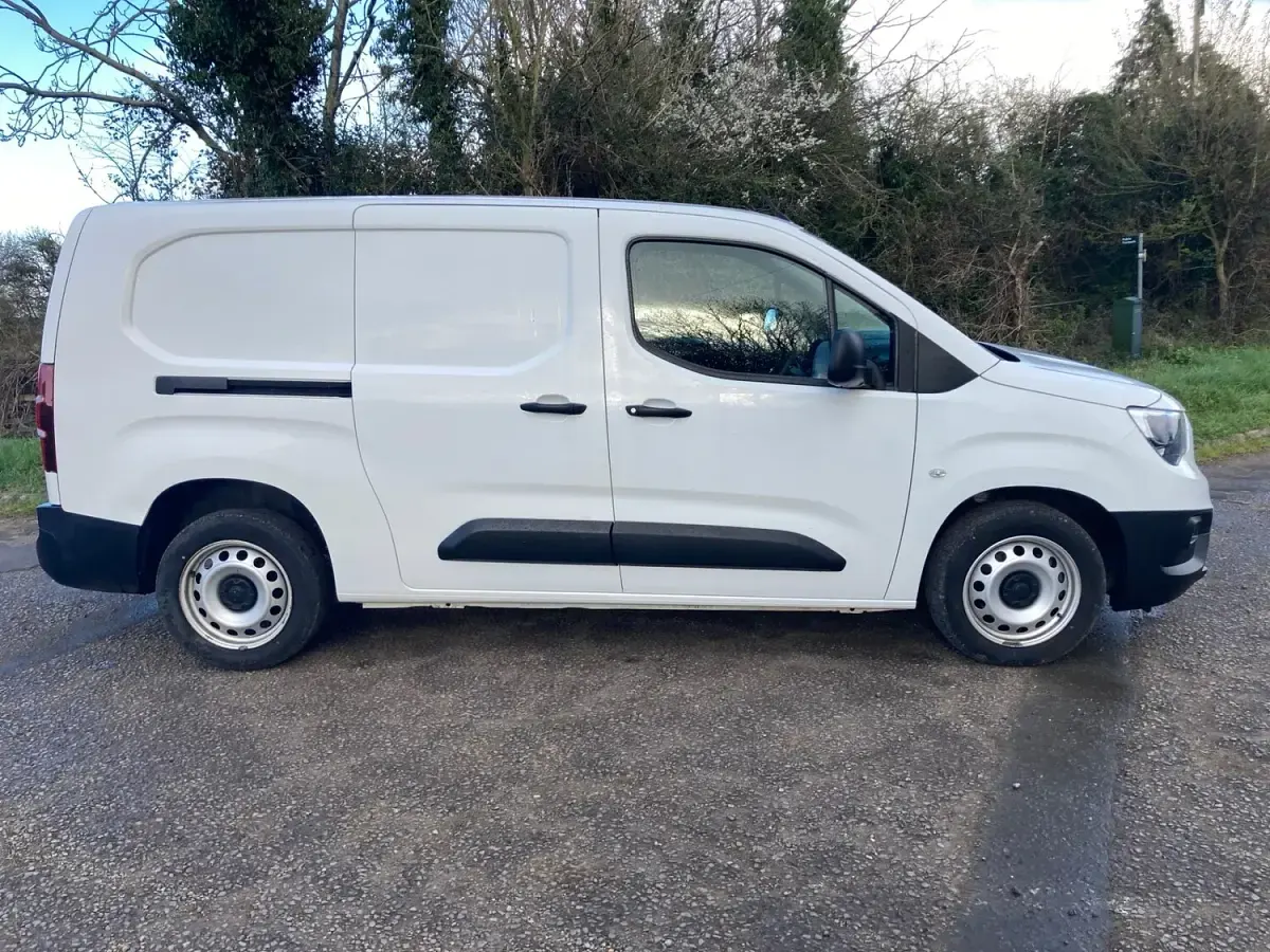 Used Vauxhall Combo 100 HP (73 kW) 2021 White MPV
