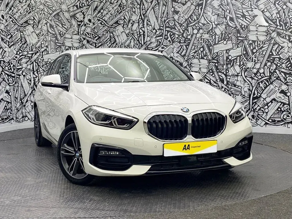 Used BMW 118 Sport Line 136 HP (100 kW) 2021 White Hatchback