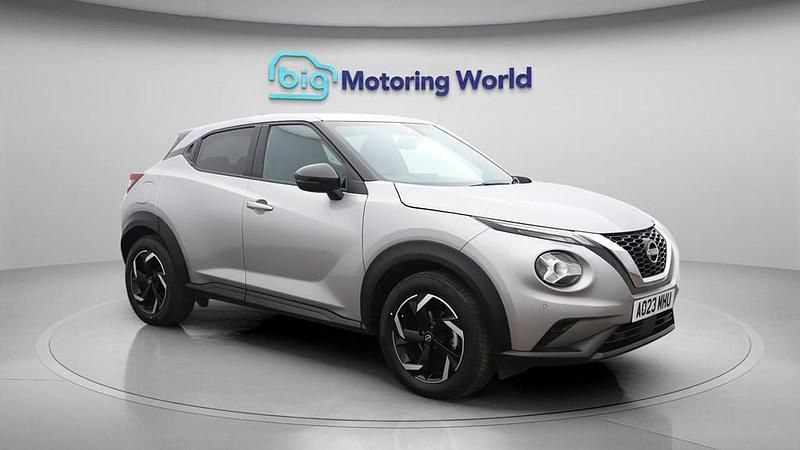 Used Nissan Juke N-Connecta 114 HP (83 kW) 2023 Silver SUV