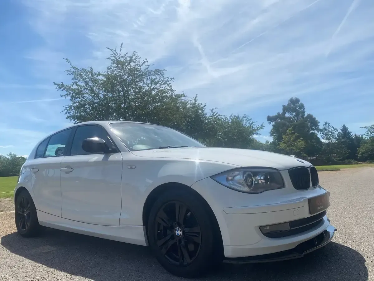 Used BMW 120 2010 White Hatchback