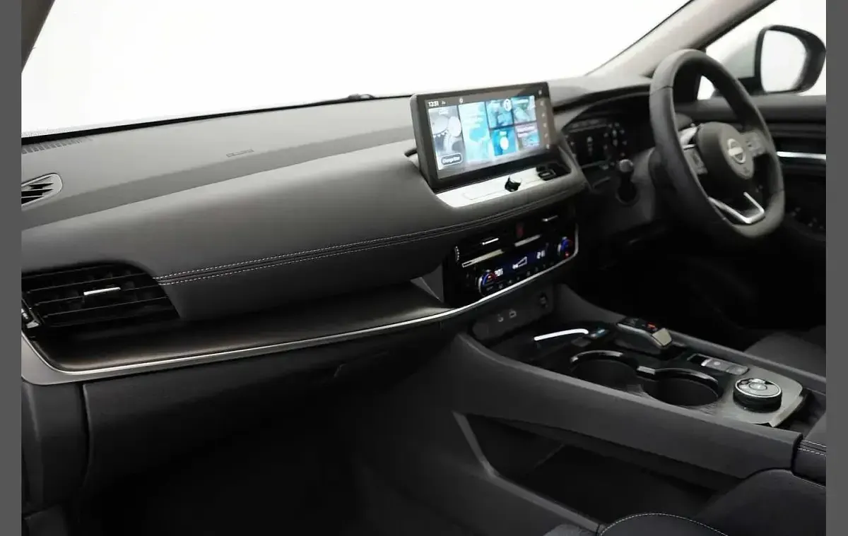 Used Nissan X-Trail N-Connecta 213 HP (156 kW) 2025 Silver SUV