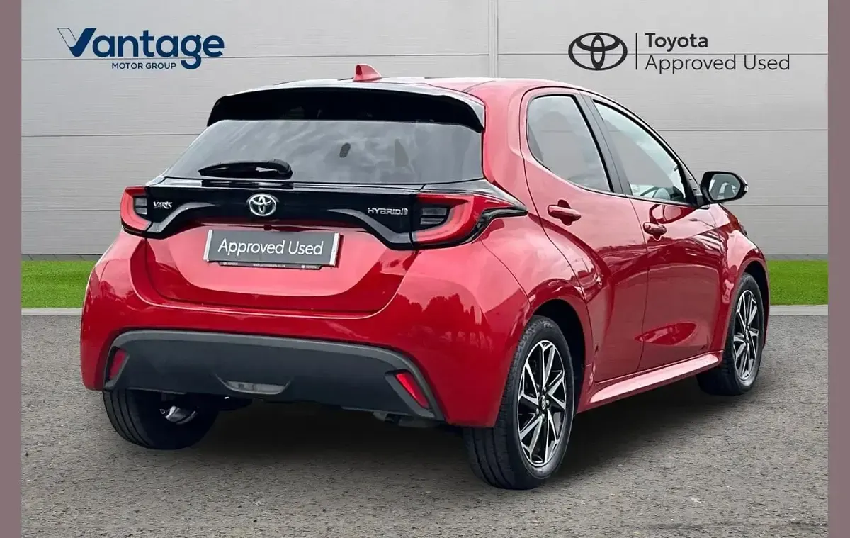 Used Toyota Yaris Design 113 HP (83 kW) 2023 Red Hatchback
