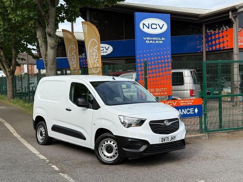 White Used 2021 Vauxhall Combo MPV | £7,990 (Good price) - Image 1/2