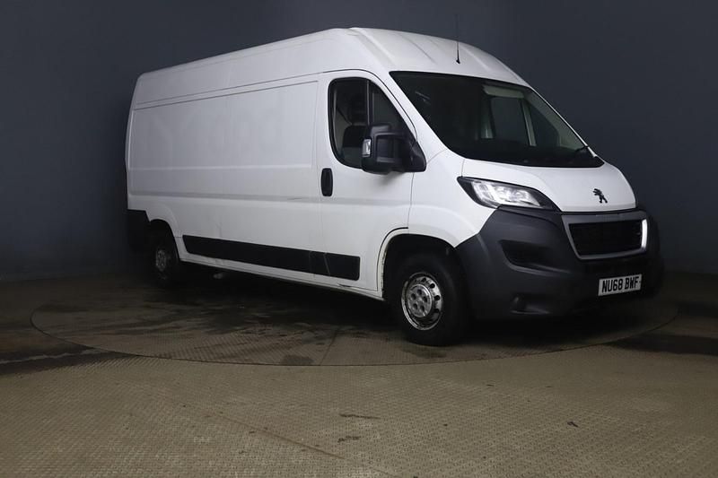 Used Peugeot Boxer 130 HP (95 kW) 2018 White Van