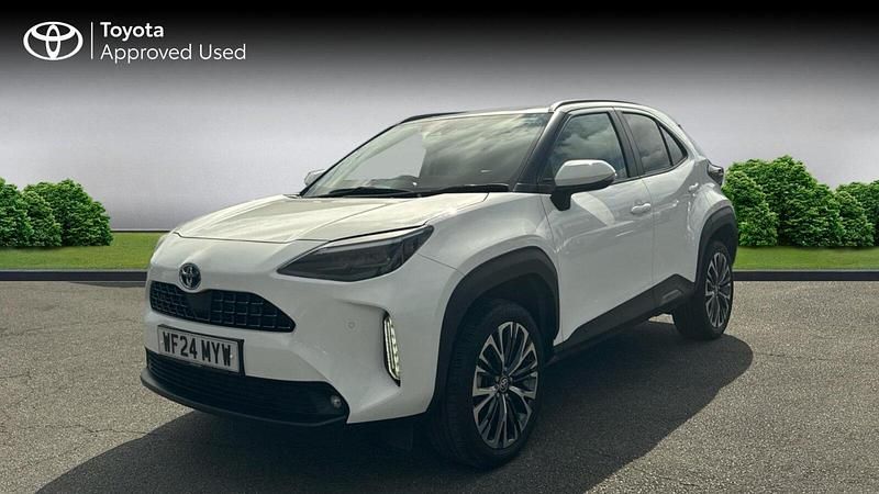 Used Toyota Yaris Hybrid 116 HP (85 kW) 2024 Pure white Estate