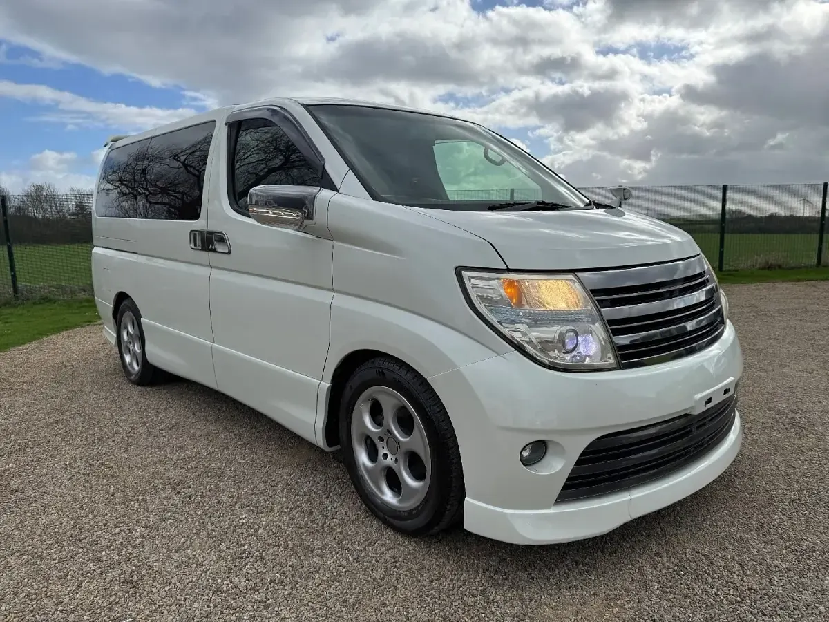 Used Nissan Elgrand 2009 White MPV