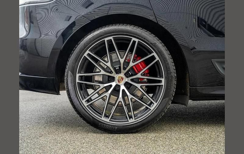 Used Porsche Macan GTS 434 HP (319 kW) 2023 Black SUV