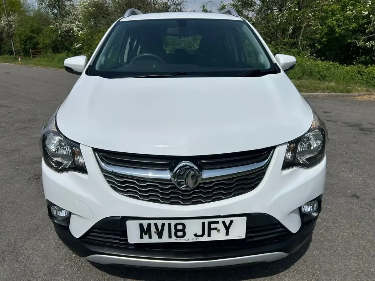 Second-hand Vauxhall Viva Rocks 75 CP (55 kW) 2018 Alb Hatchback