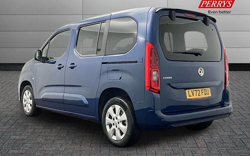 Used Vauxhall Combo 102 HP (75 kW) 2022 Estate