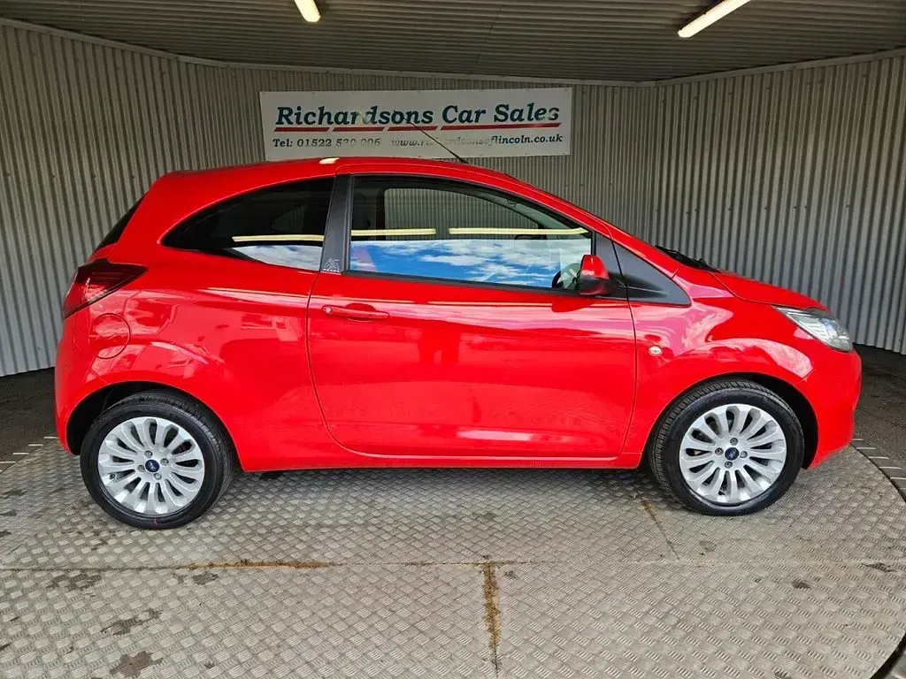 Used Ford Ka Zetec 69 HP (50 kW) 2014 Red Hatchback