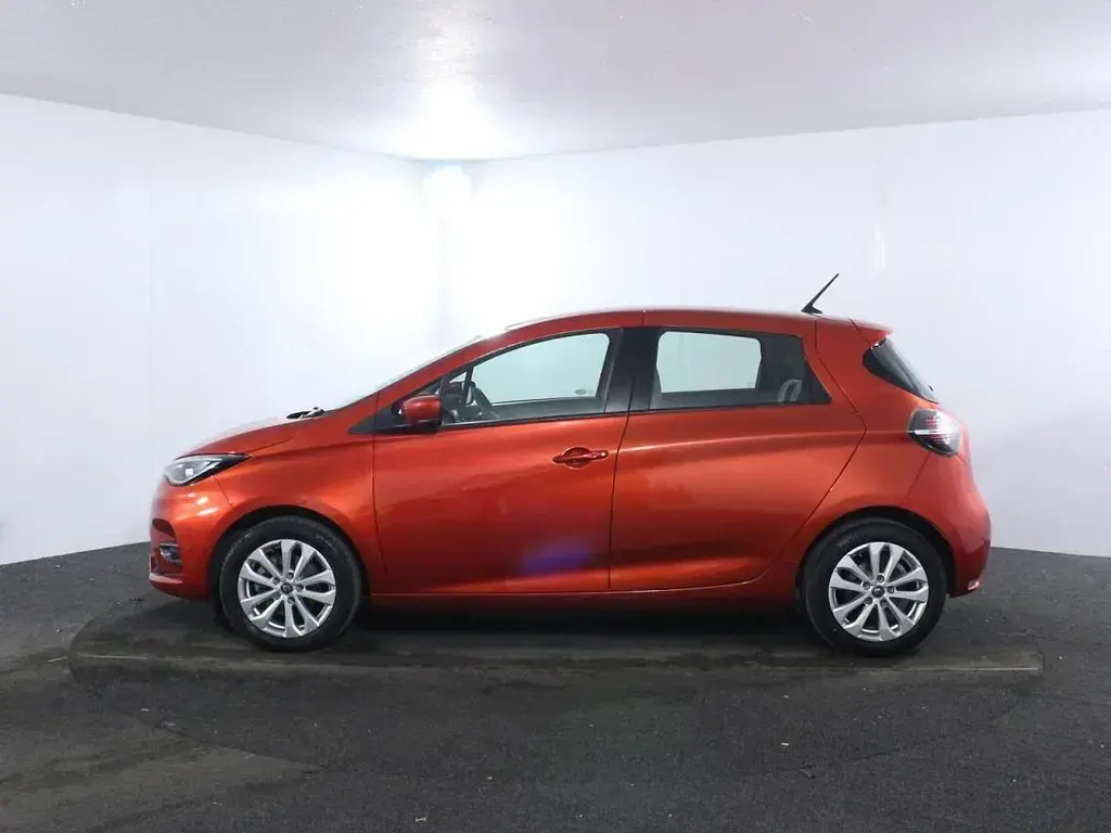 Used Renault Zoe Iconic 80 kW (109 HP) 2021 Red Hatchback