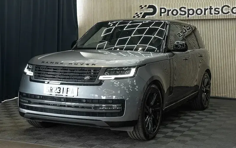 Used Land Rover Range Rover SE 300 HP (220 kW) 2025 SUV