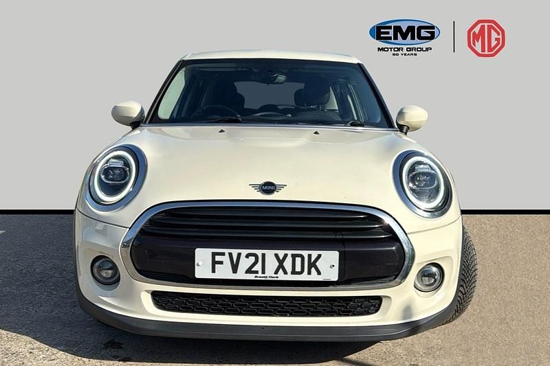 Begagnad Mini Cooper Classic 136 HK (100 kW) 2021 Vit Halvkombi